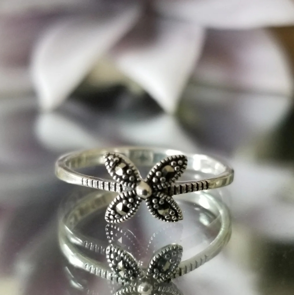 925 Sterling silver Dainty Flower Marcasite Size 7 - Picture 5 of 5